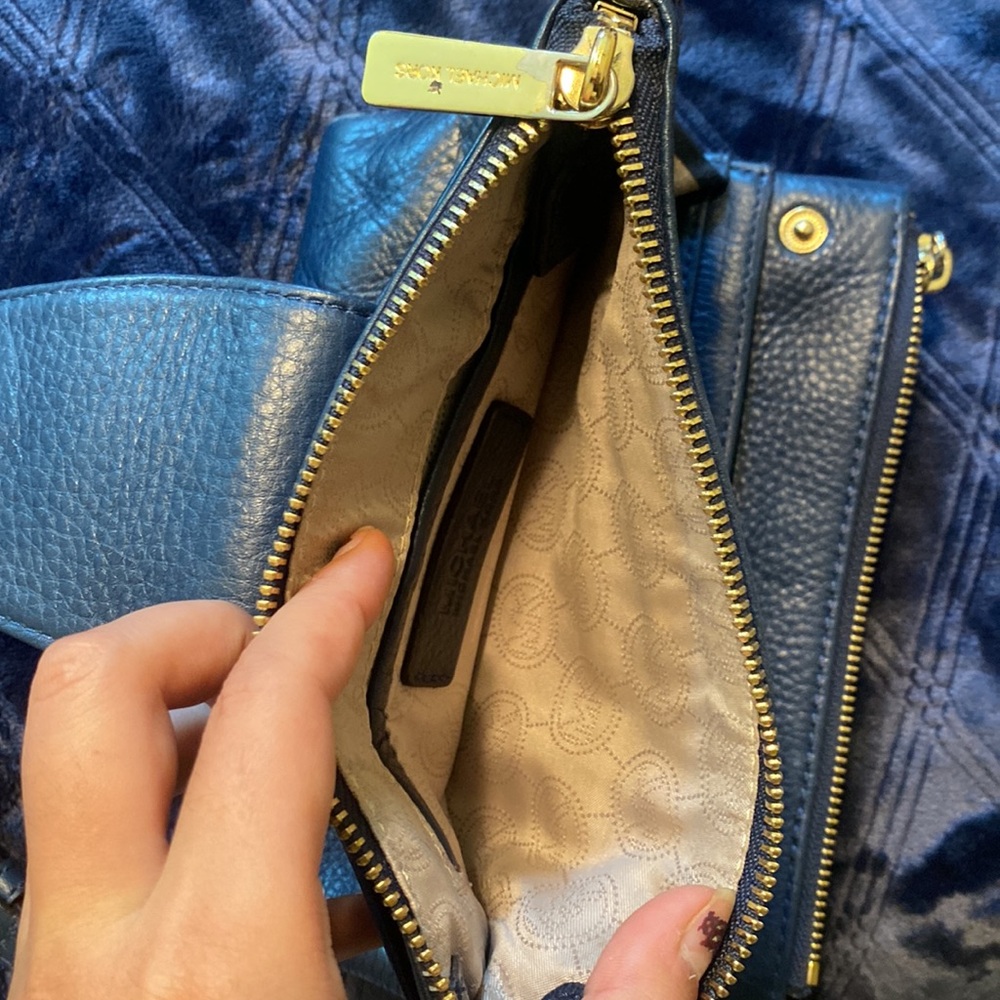 Michael Kors blue purse - Picture 9 of 11
